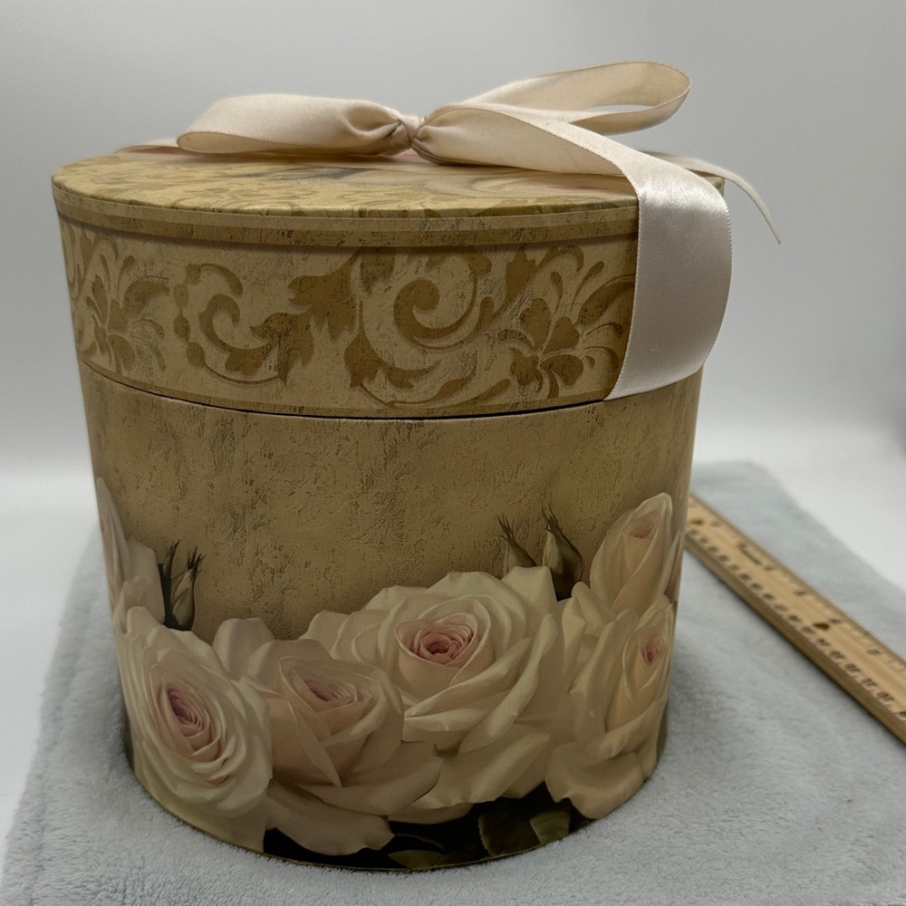 Vintage Decorative Rose Print Design Hat Box